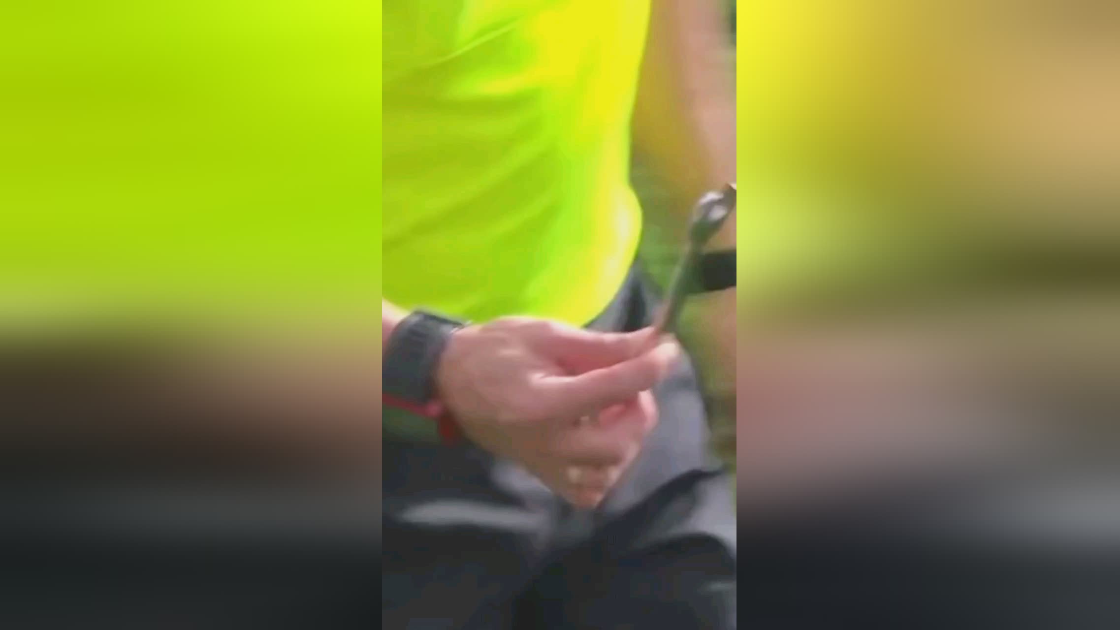 对于